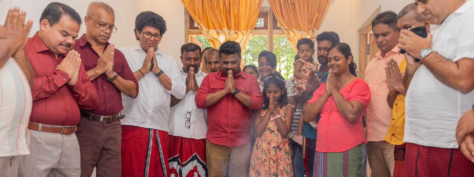 අවුරුදු උදාව සැමරීමට එක් වූ ජනපති